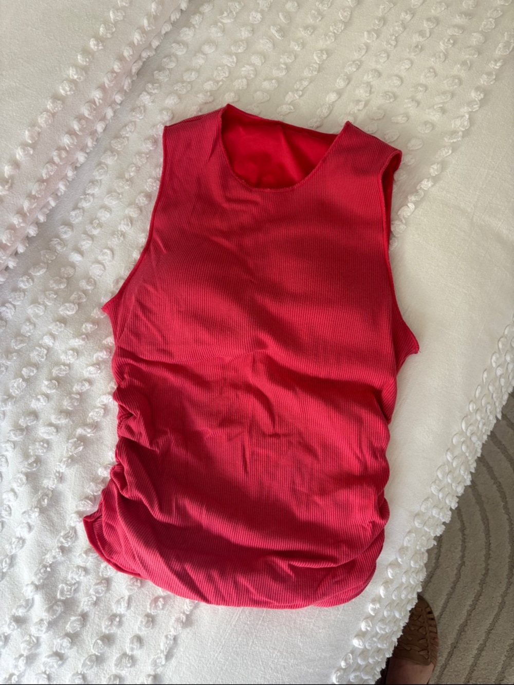 ALO Yoga Sleeveless Ribbed Tank Top - Red/Pink